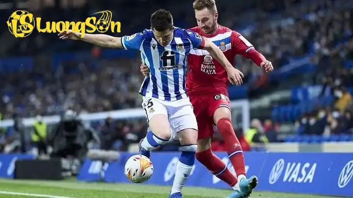 Real Sociedad được đánh giá cao bởi khả năng kiểm soát bóng và tấn công Real Sociedad được đánh giá cao bởi khả năng kiểm soát bóng và tấn công