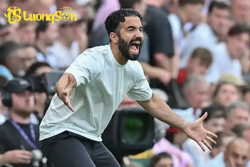 HLV người Bồ Đào Nha đang rất quyết tâm trước trận đấu gặp Burnley (Ảnh: NBC)