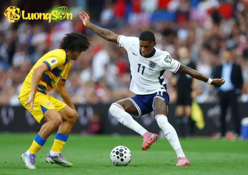 Rashford gần như vô hại trước hàng thủ của đội tuyển Andorra (Ảnh: AP).