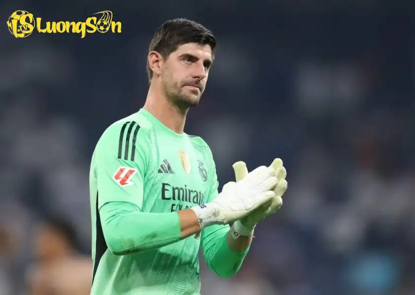 Courtois tiếp tục khẳng định vị trí số một trong khung gỗ Los Blancos Courtois tiếp tục khẳng định vị trí số một trong khung gỗ Los Blancos