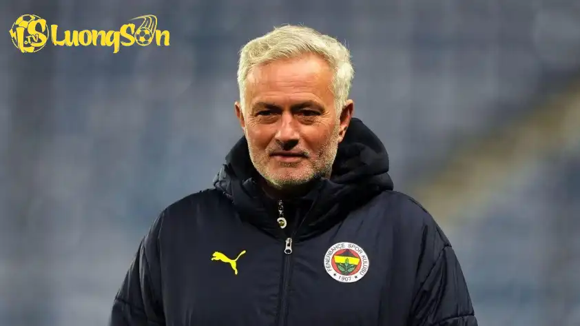 Quyết định này được đưa ra khi Benfica thua sốc Qarabag tại Champions League (Ảnh: Mirror)