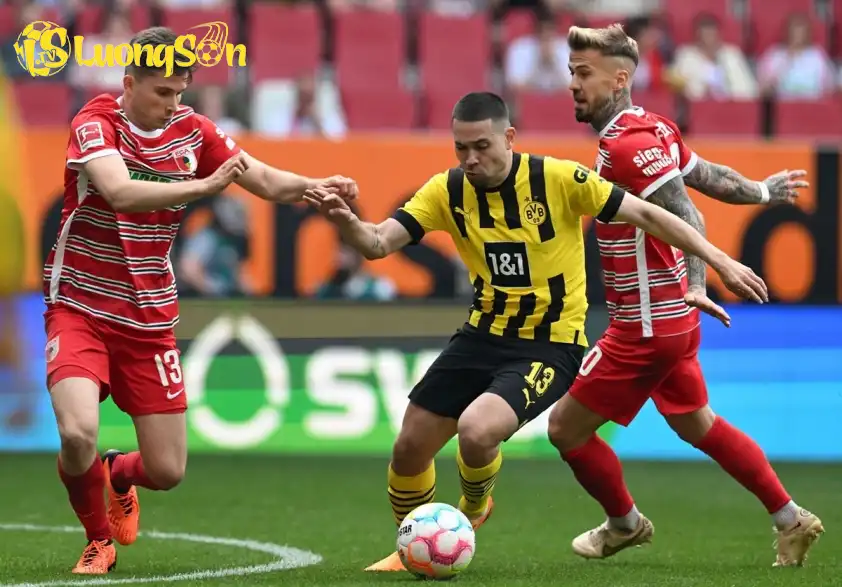 Augsburg sẽ gặp nhiều khó khăn trước Dortmund.