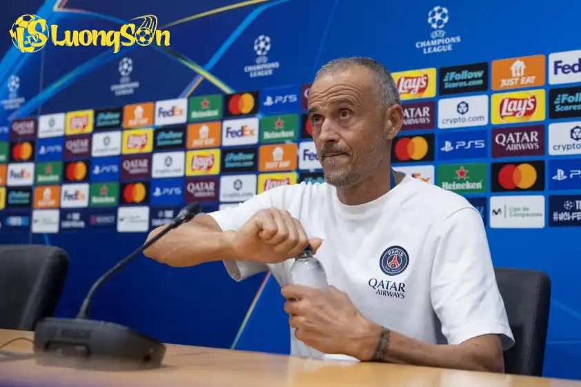 Enrique đã có màn đối đầu thắng lợi trước Barca - Ảnh: @FabrizioRomano Enrique đã có màn đối đầu thắng lợi trước Barca