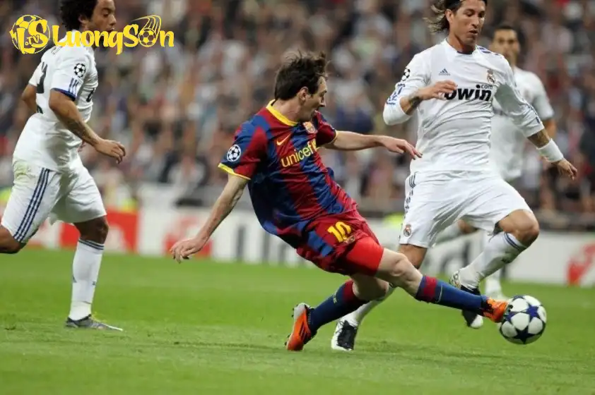 Pha làm bàn kinh điển của Messi