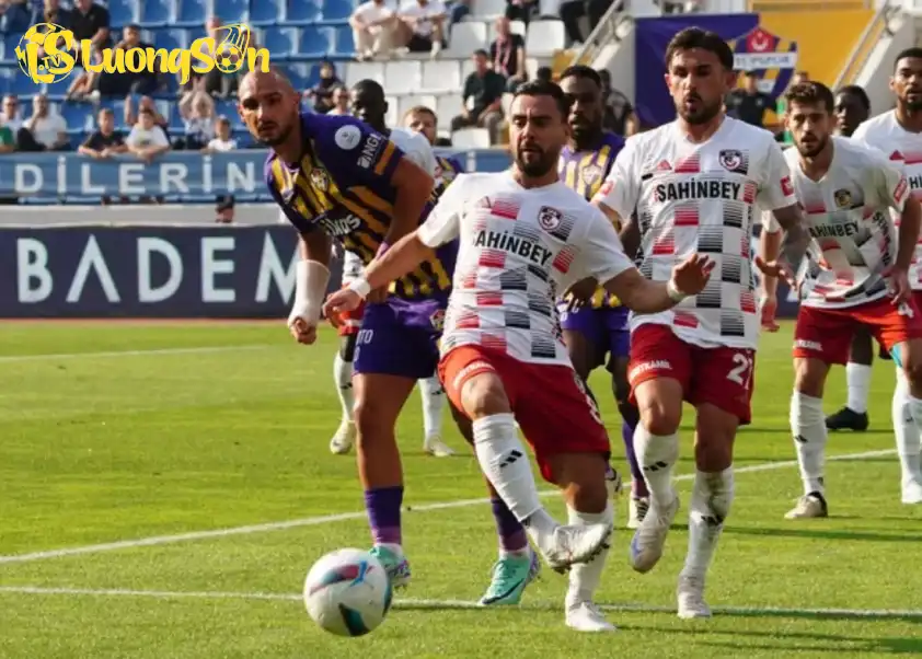 Gaziantep sở hữu phong độ sân nhà ấn tượng với hàng công hiệu quả và dứt điểm tốt Gaziantep sở hữu phong độ sân nhà ấn tượng với hàng công hiệu quả và dứt điểm tốt